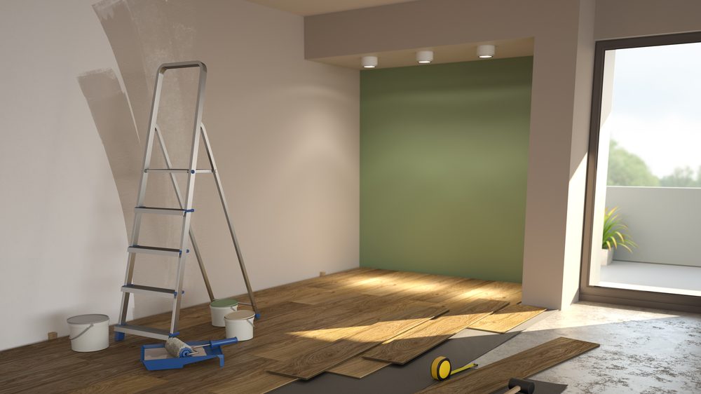 Renovierter Raum mit frisch gestrichener Akzentwand